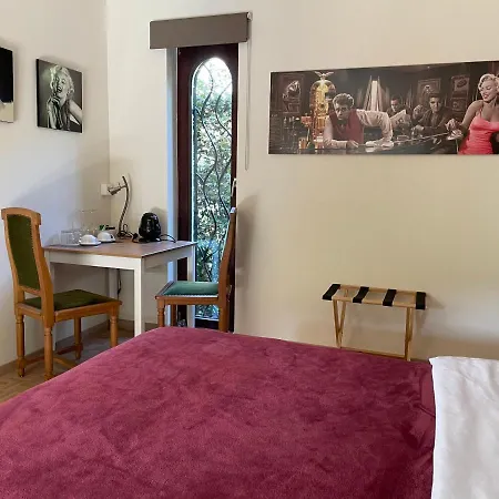 Monroe Bed & Breakfast *